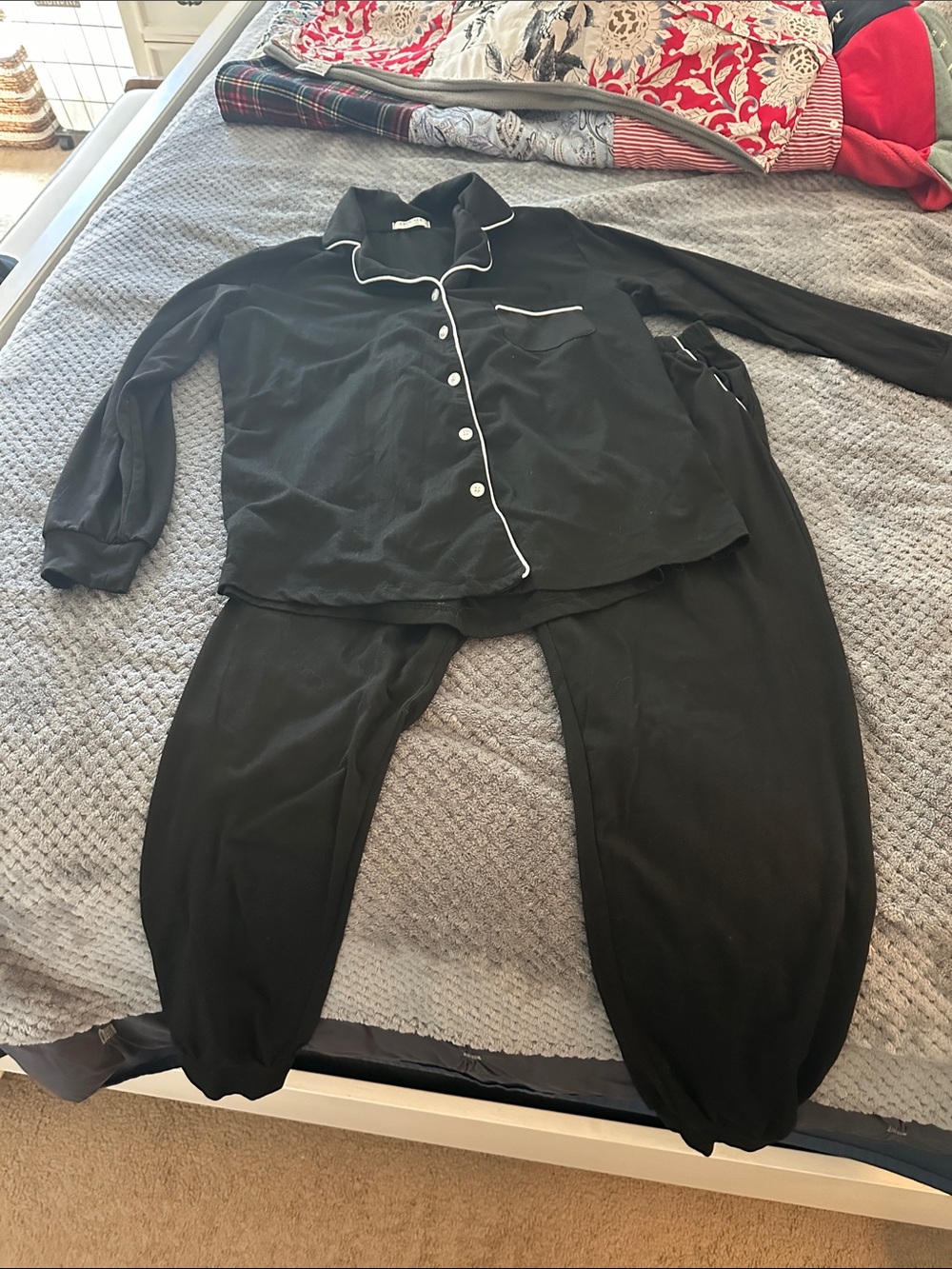 Black Women's Cozy Track Jogger Set with Contrast Piping